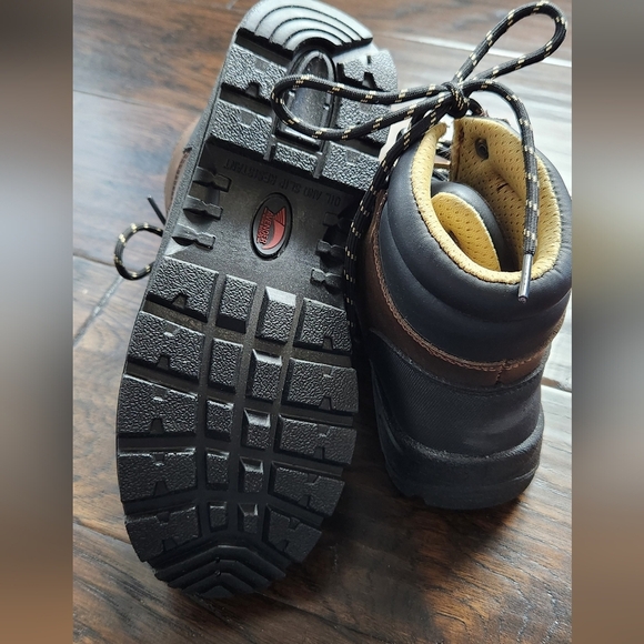 Men's Avenger 6" Steel Toe WP Work Boot A8225 builder ST. Size: 7.0 Med. - Picture 9 of 14